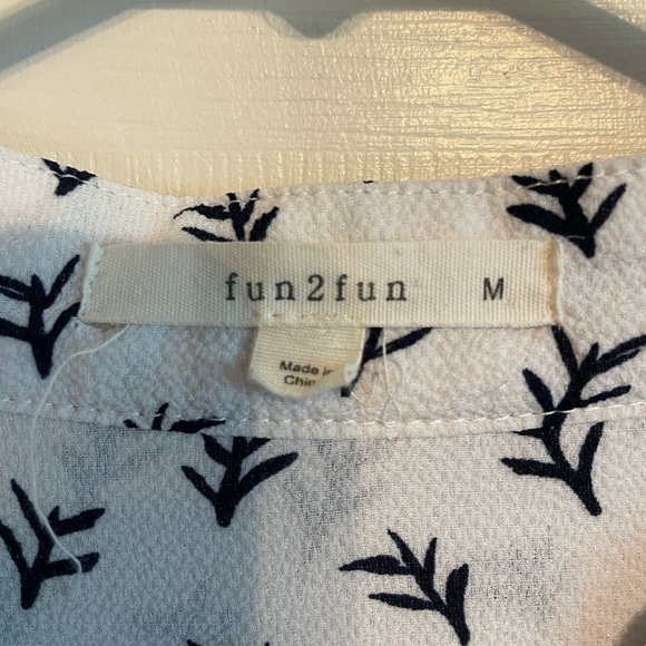 Fun 2 Fun blouse - Picture 2 of 3